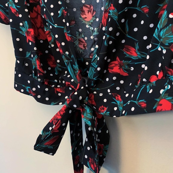 Gorgeous NEW Crop Top - Picture 3 of 4